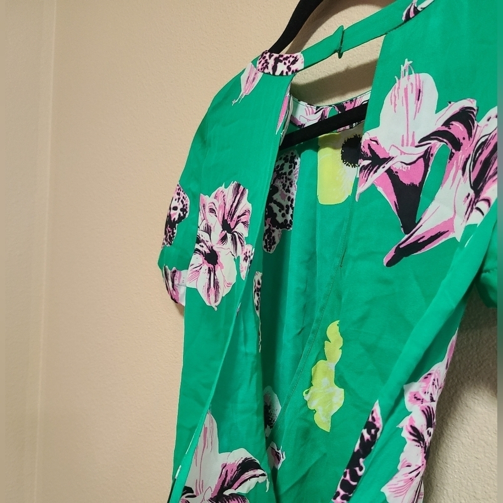 J. Crew 100% Silk Blouse Women's Size 0 Green Floral Short Sleeve Open Back - Picture 5 of 9